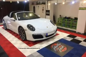 Boden Detailing mit Logo