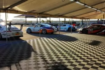 Boden eines Fahrerlagers