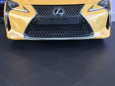 Garagenboden mit Carbon-Effekt