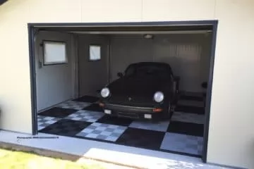 Garagenboden Sie benötigen keinen Kleber, kein Fugen oder ein spezielles Werkzeug: Die Garagenbodenplatten können direkt auf der Oberfläche Ihres Raums installiert werden, um eine vollständige Umwandlung in nur…