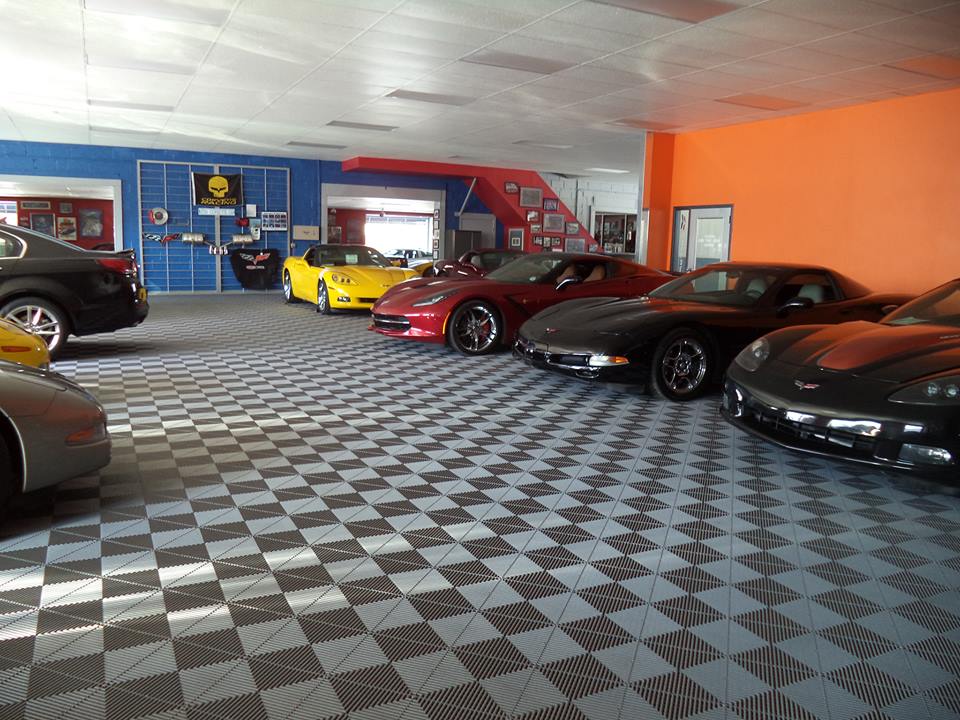 Klicksytem-Bodenbelag für Autohäuser » SWISSTRAX