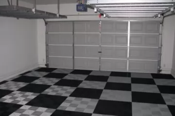 Karierter Garagenboden