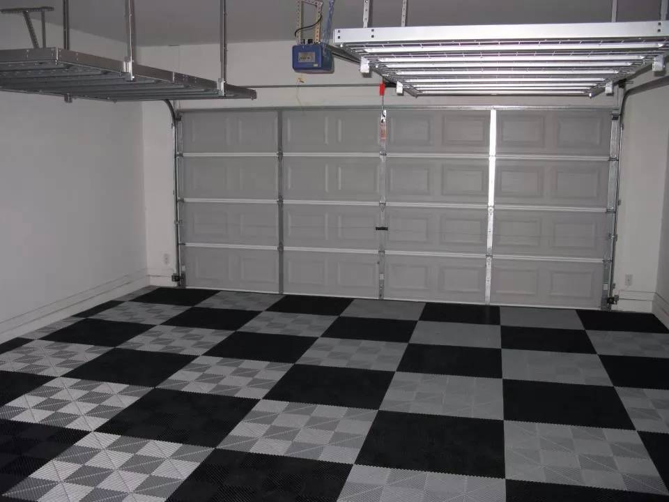 Das Garagenboden System von SWISSTRAX
