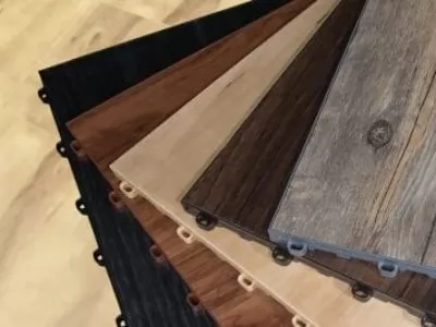 Modulare Bodenplatten mit 5 Holzmaserung-Optiken