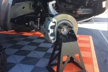 Paddock-Fahrerlager-Platte