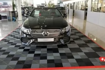 Präsentationsfläche für Automobile