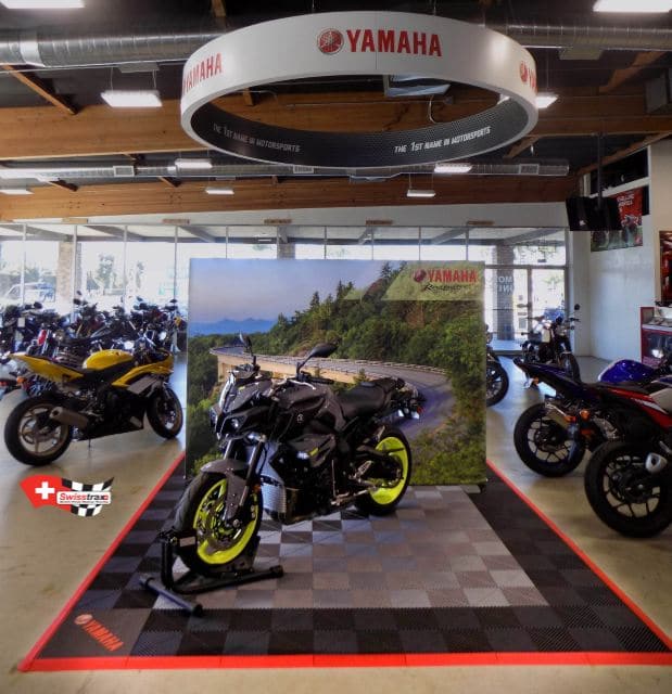 Bodenbelag für Ihren Showroom » SWISSTRAX Bodensystem